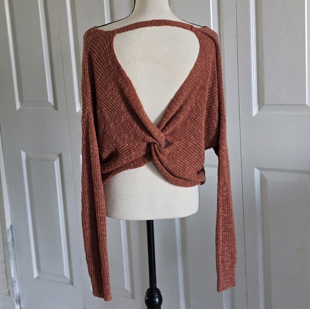 ✨️Open back cropped Sweater